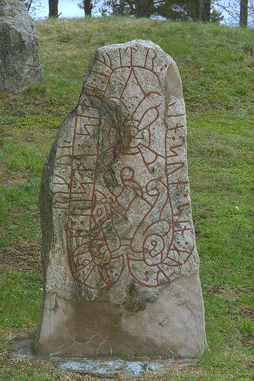 Runes written on runsten, gråröd gnejsgranit med kvartsinslag. Date: V